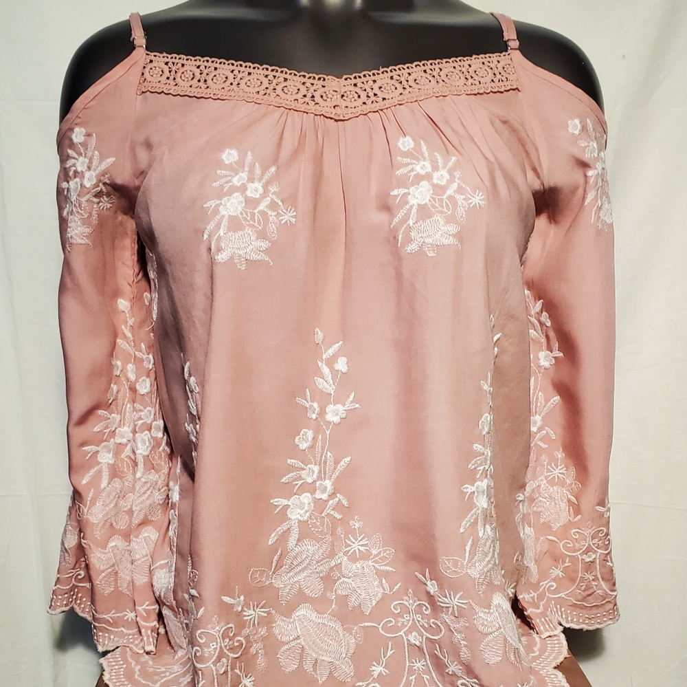 Off The Shoulder Embroidery Top